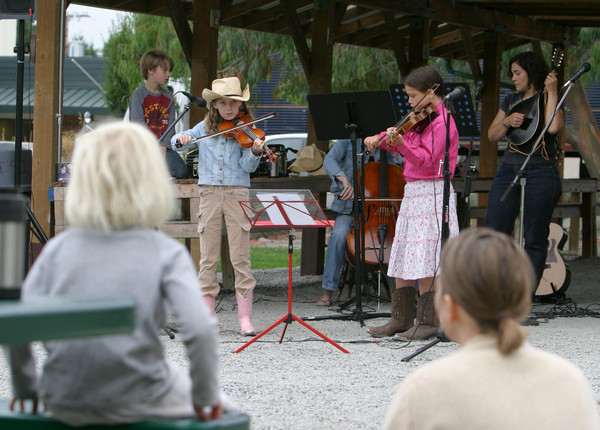 2618 Just Fiddlin Round at lunch