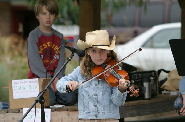 2619 Just Fiddlin Round at lunch