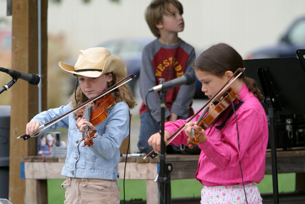 2625 Just Fiddlin Round at lunch