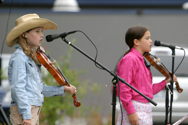 2630 Just Fiddlin Round at lunch