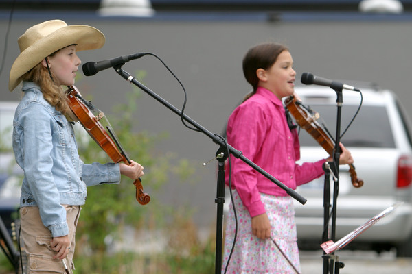 2632 Just Fiddlin Round at lunch