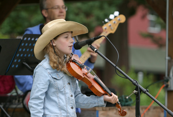 2645 Just Fiddlin Round at lunch