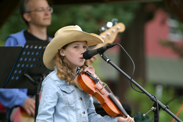 2648 Just Fiddlin Round at lunch