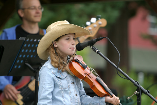 2651 Just Fiddlin Round at lunch