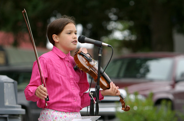 2657 Just Fiddlin Round at lunch