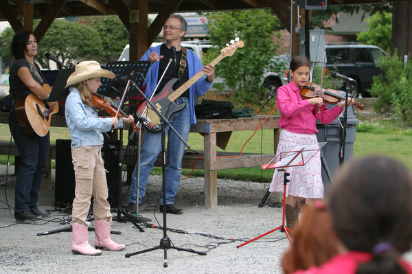 2660 Just Fiddlin Round at lunch