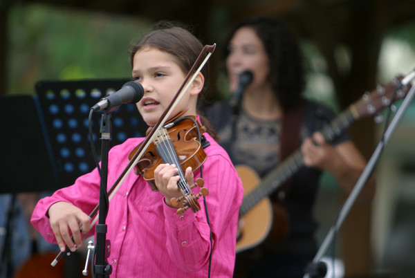 2680 Just Fiddlin Round at lunch