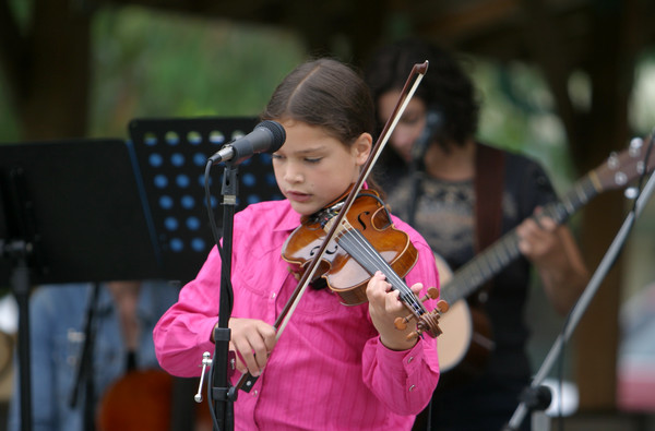 2682 Just Fiddlin Round at lunch