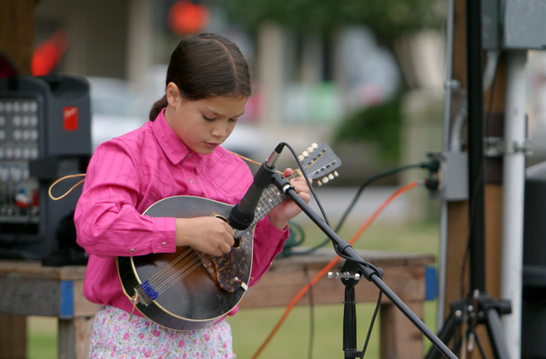 2692 Just Fiddlin Round at lunch
