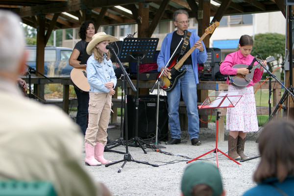 2693 Just Fiddlin Round at lunch