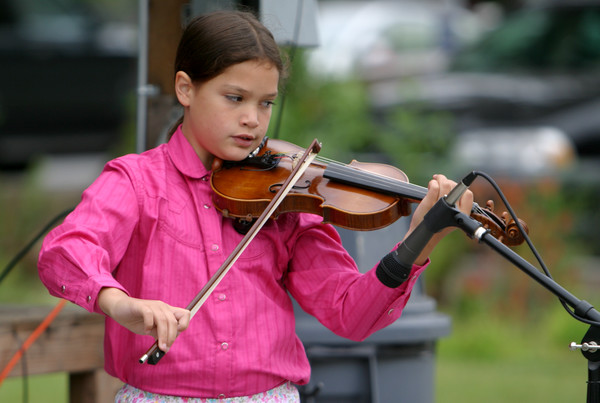 2696 Just Fiddlin Round at lunch