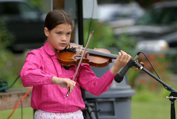 2699 Just Fiddlin Round at lunch