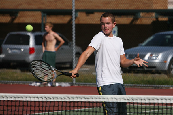 0432_VHS_Boys_Tennis_practice_083007