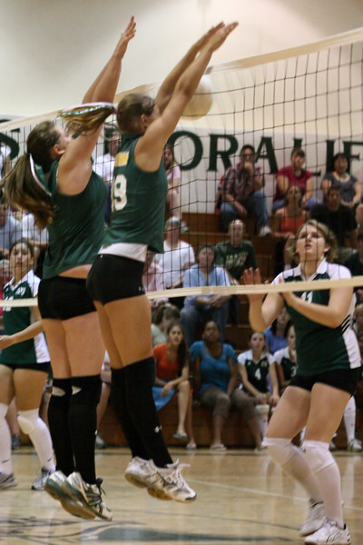 2609_Volleyball_v_Charles_Wright_091107