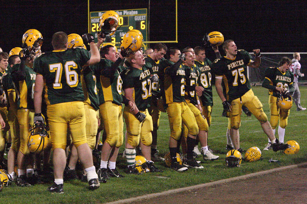 20535_VHS_Football_v_Life_Christian_101008