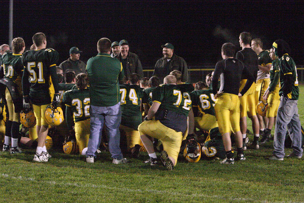 20561_VHS_Football_v_Life_Christian_101008