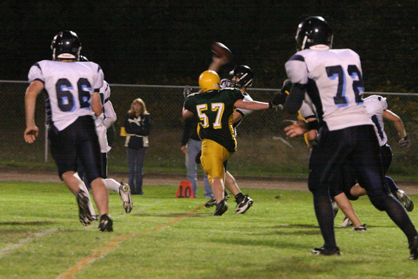 20657_VHS_Football_v_Sultan_090508