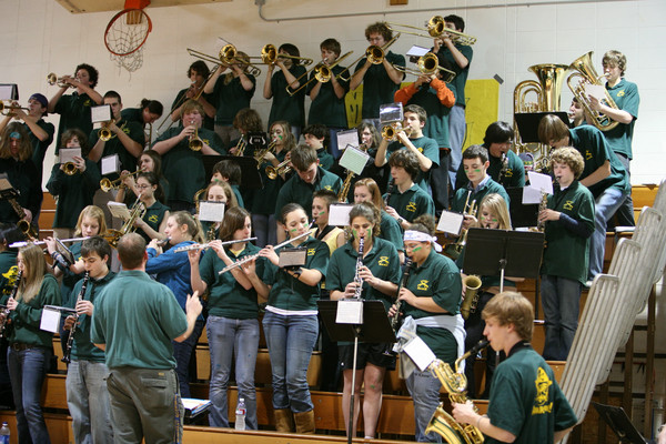 5620_Band_Cheer_and_Crowd_Control_020508